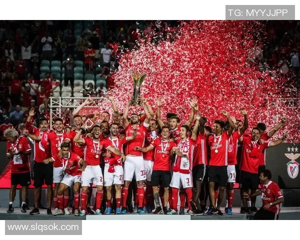 葡萄牙国民与本菲卡的激烈对决展现足球魅力与团队精神